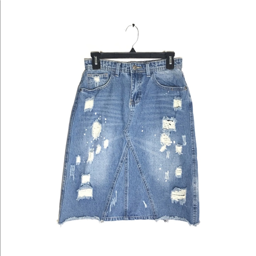 ❌SOLD❌Lt Wash Distressed/Ripped Denim Skirt - Picture 3 of 8